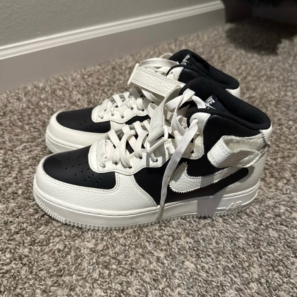 NEW Nike Air Force One ‘07 Black and White Mid-Top Sneakers, Women, 8